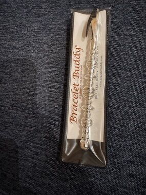 BraceletBuddy Jewelry Clasp Helper - Silver